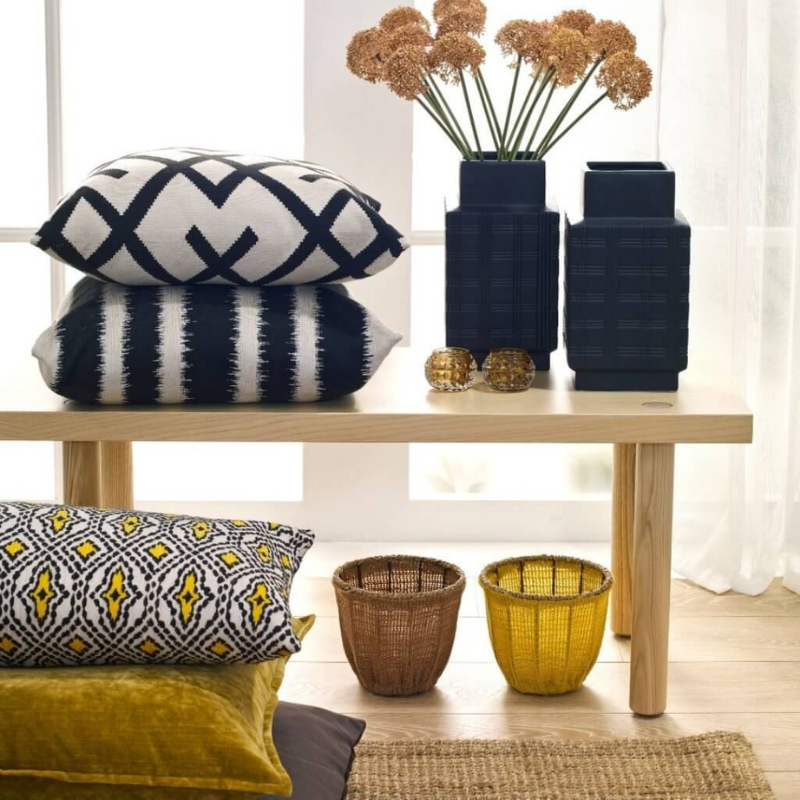 Home decor (cushions, vase)
