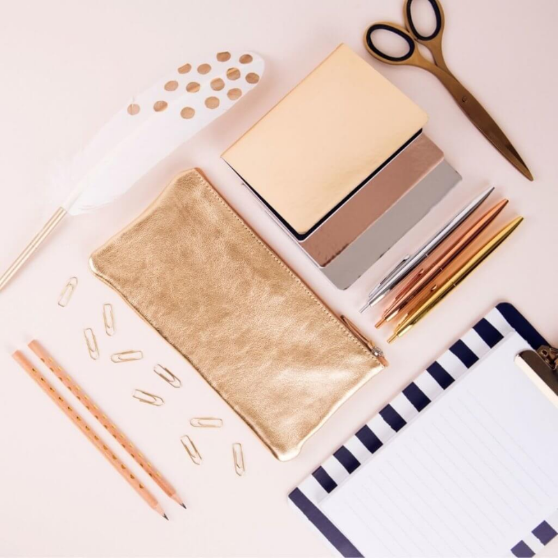 Stationery kit with scissors