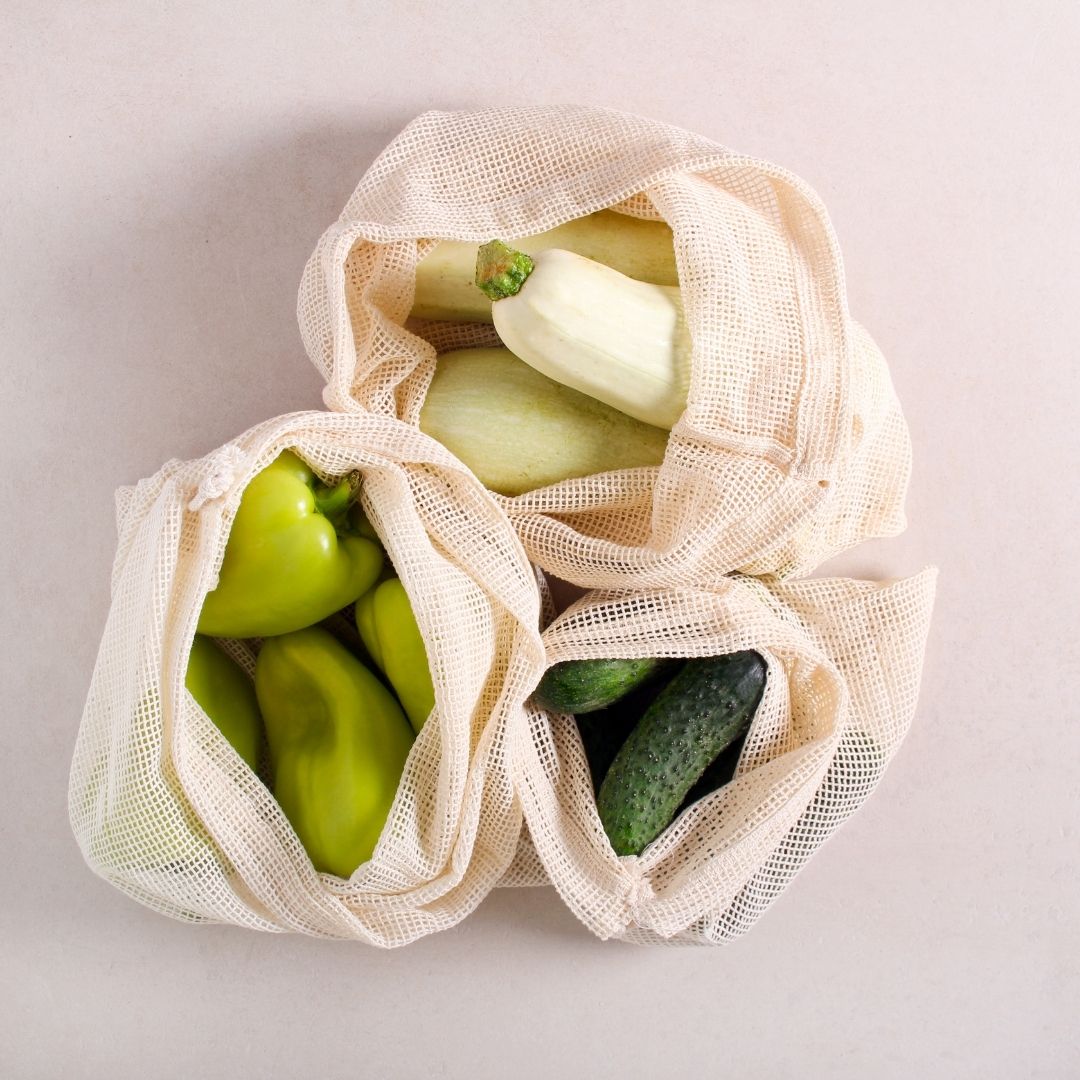 Mesh bag with vegetables